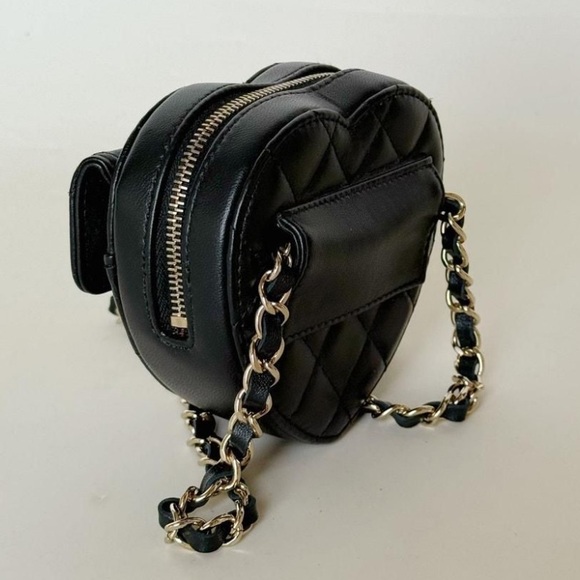 CHANEL Heart Mini Waist Bag – Black Quilted Leather, Gold Hardware (2021) - Picture 3 of 10